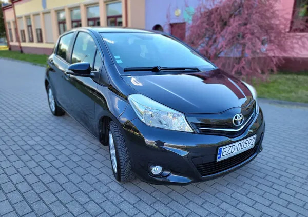 toyota yaris Toyota Yaris cena 30900 przebieg: 54100, rok produkcji 2014 z Radziejów